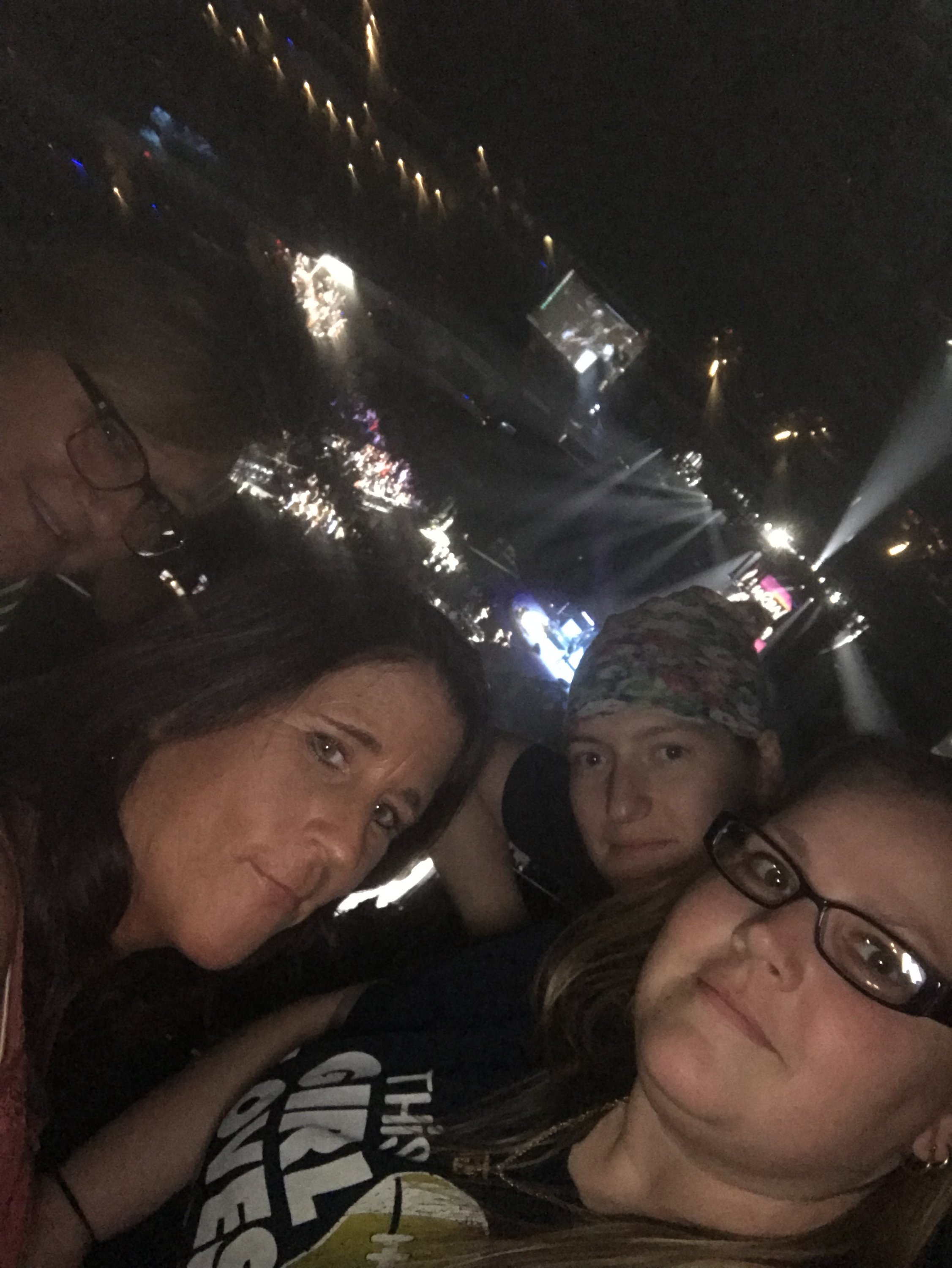 Blake Shelton: Friends & Heroes 2019 - Country