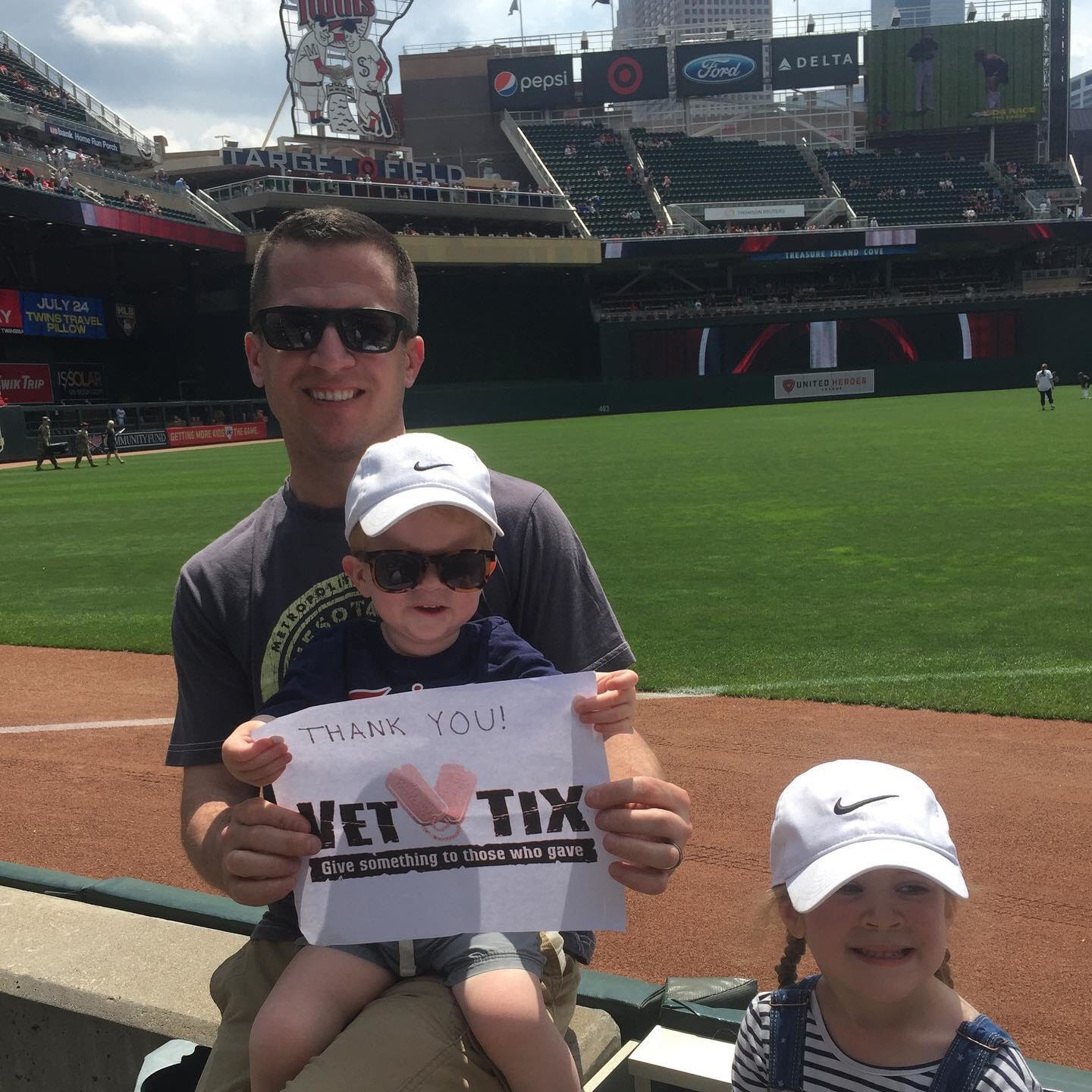 Minnesota Twins vs Texas Rangers - MLB
