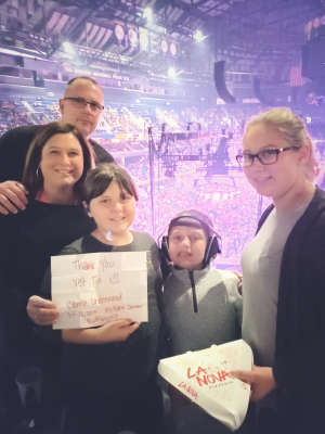 Carrie Underwood - the Cry Pretty Tour 360