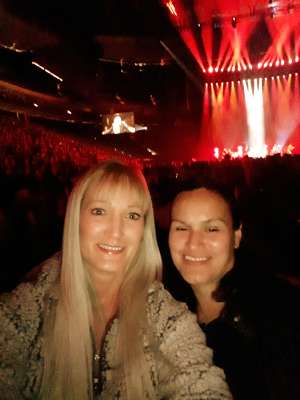 Miranda Lambert: Roadside Bars and Pink Guitars Tour