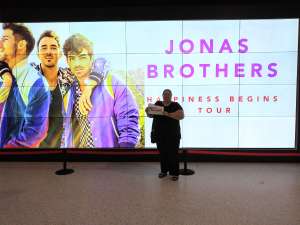 Jonas Brothers: Happiness Begins Tour