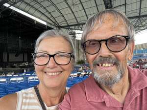 Chicago and Brian Wilson With Al Jardine and Blondie Chaplin
