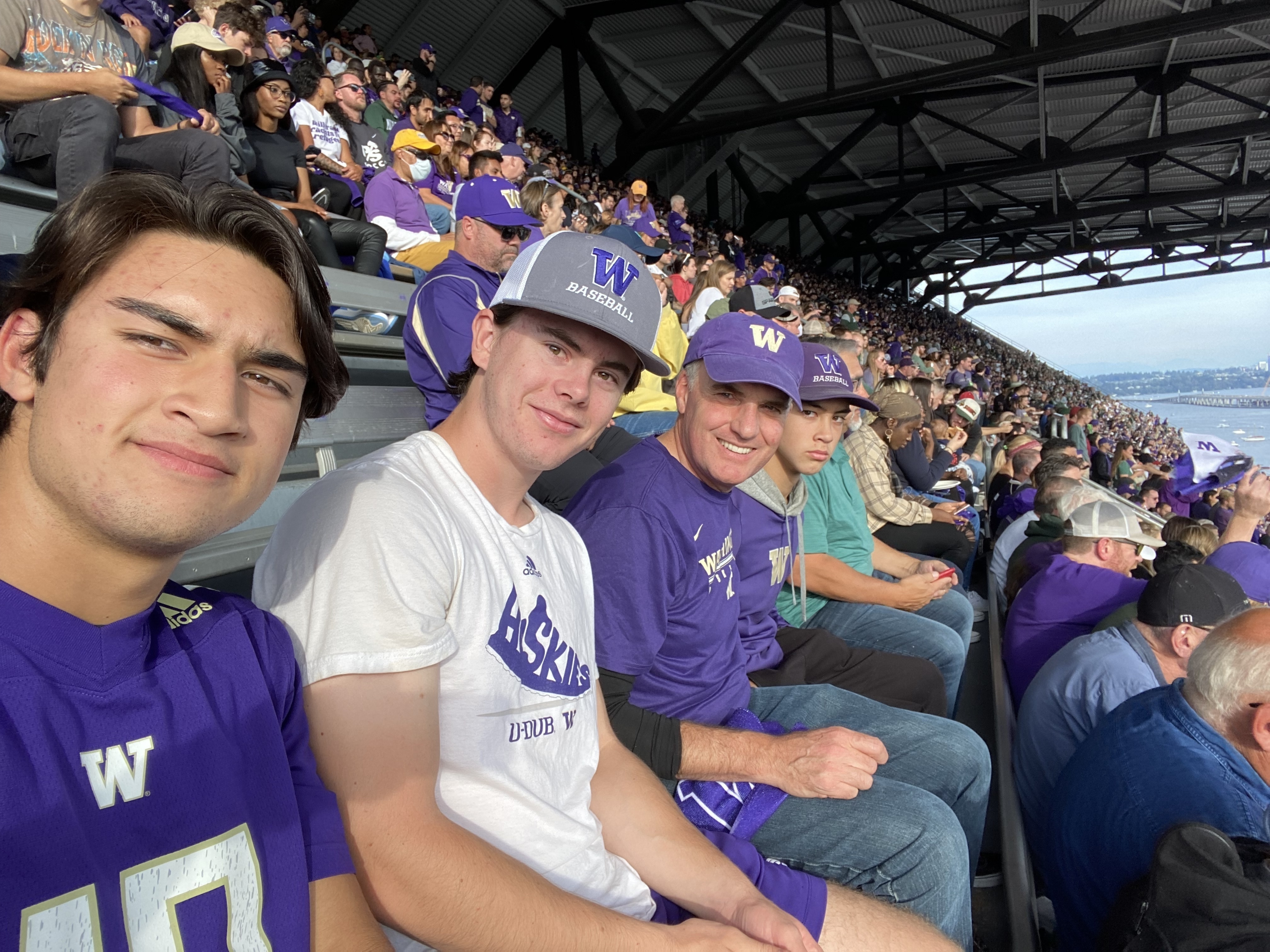 Washington Huskies - NCAA Football vs Michigan State University