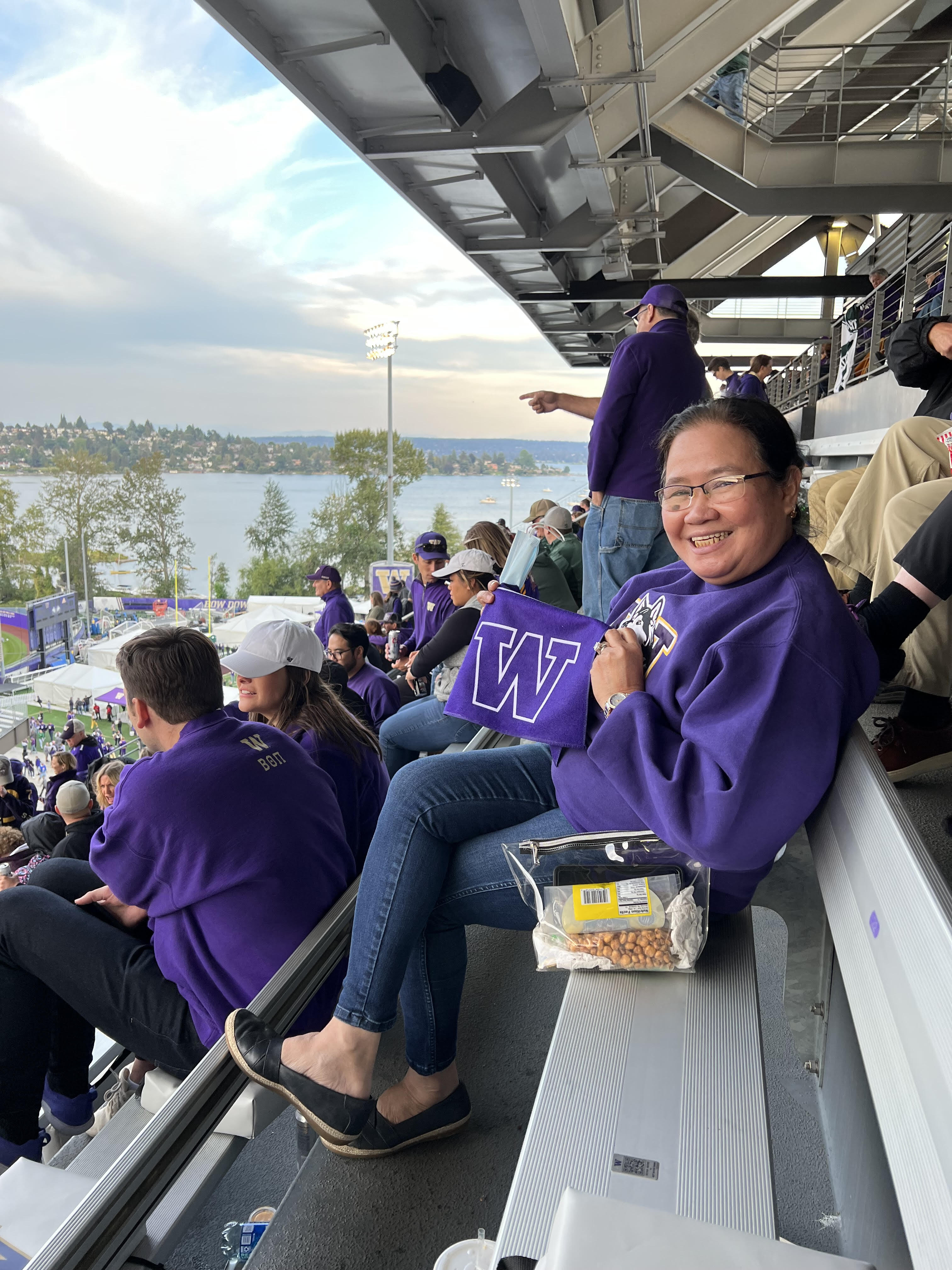 Washington Huskies - NCAA Football vs Michigan State University