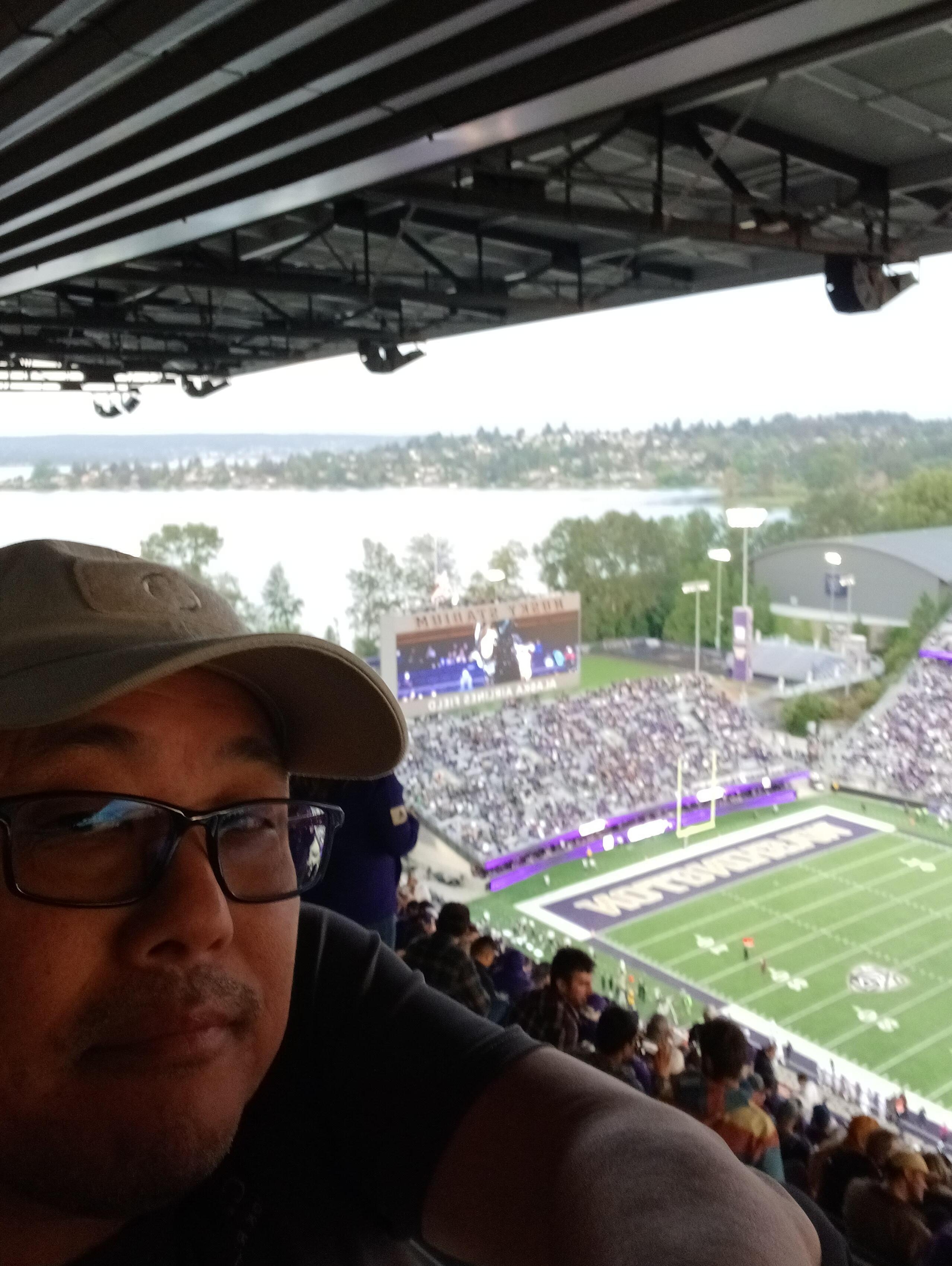 Washington Huskies - NCAA Football vs Michigan State University
