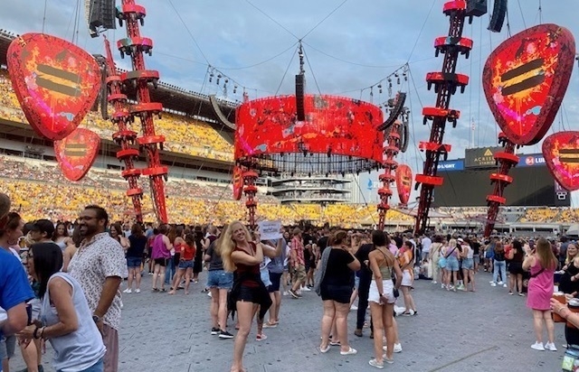 Ed Sheeran: +-=/x Tour