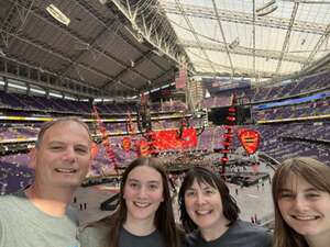 Ed Sheeran: +-=? X Tour