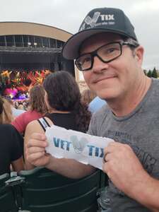 The Smashing Pumpkins: the World is a Vampire Tour