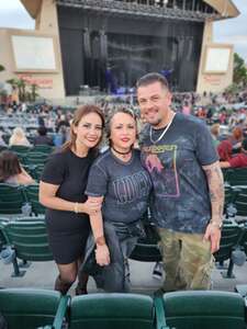 The Smashing Pumpkins: the World is a Vampire Tour