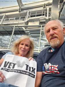 Los Angeles Rams - NFL vs Los Angeles Chargers