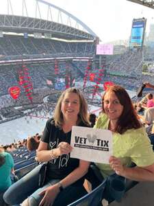 Ed Sheeran: +-=/x Tour