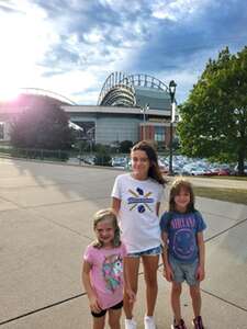 Milwaukee Brewers - MLB vs Philadelphia Phillies