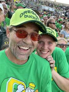 Oregon Ducks - NCAA Football vs University of Hawaii Rainbows