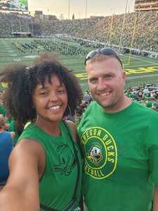 Oregon Ducks - NCAA Football vs University of Hawaii Rainbows