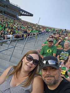 Oregon Ducks - NCAA Football vs University of Hawaii Rainbows