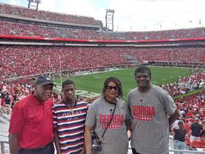 Georgia Bulldogs - NCAA Football vs Ball State Cardinals