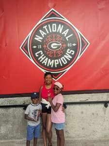 Georgia Bulldogs - NCAA Football vs Ball State Cardinals