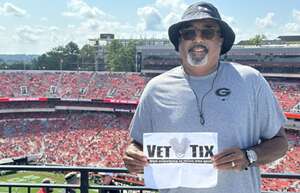 Georgia Bulldogs - NCAA Football vs Ball State Cardinals