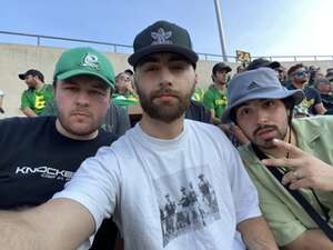 Oregon Ducks - NCAA Football vs University of Hawaii Rainbows