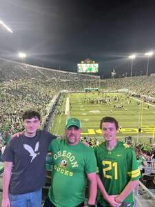 Oregon Ducks - NCAA Football vs University of Hawaii Rainbows