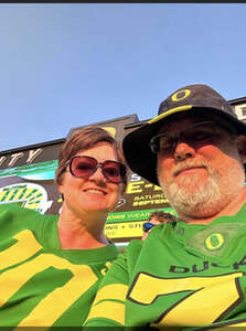 Oregon Ducks - NCAA Football vs University of Hawaii Rainbows