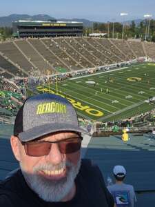 Oregon Ducks - NCAA Football vs University of Hawaii Rainbows