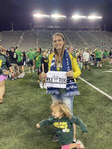 Oregon Ducks - NCAA Football vs University of Hawaii Rainbows