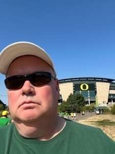 Oregon Ducks - NCAA Football vs University of Hawaii Rainbows