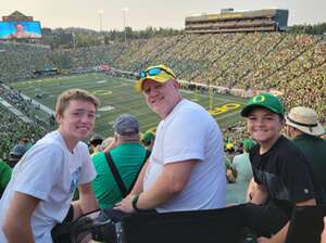Oregon Ducks - NCAA Football vs University of Hawaii Rainbows