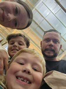 Oregon Ducks - NCAA Football vs University of Hawaii Rainbows