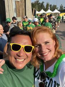 Oregon Ducks - NCAA Football vs University of Hawaii Rainbows