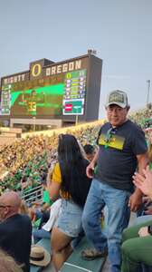 Oregon Ducks - NCAA Football vs University of Hawaii Rainbows