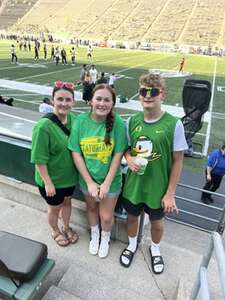 Oregon Ducks - NCAA Football vs University of Hawaii Rainbows