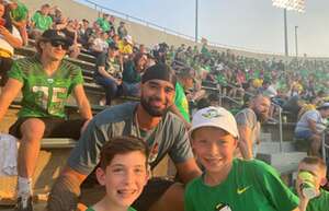 Oregon Ducks - NCAA Football vs University of Hawaii Rainbows