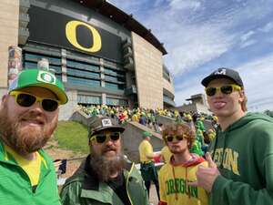 Oregon Ducks - NCAA Football vs University of Hawaii Rainbows