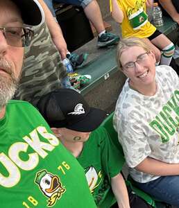 Oregon Ducks - NCAA Football vs University of Hawaii Rainbows