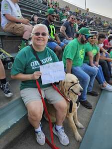 Oregon Ducks - NCAA Football vs University of Hawaii Rainbows