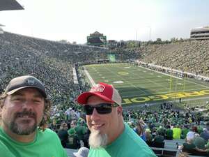 Oregon Ducks - NCAA Football vs University of Hawaii Rainbows