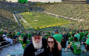 Oregon Ducks - NCAA Football vs University of Hawaii Rainbows