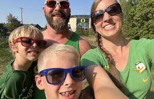 Oregon Ducks - NCAA Football vs University of Hawaii Rainbows