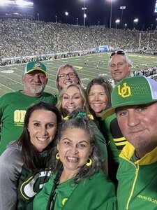 Oregon Ducks - NCAA Football vs University of Hawaii Rainbows