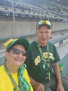 Oregon Ducks - NCAA Football vs University of Hawaii Rainbows