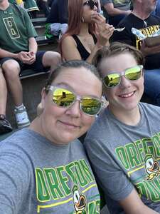 Oregon Ducks - NCAA Football vs University of Hawaii Rainbows