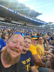 West Virginia Mountaineers - NCAA Football vs Cincinnati Bearcats