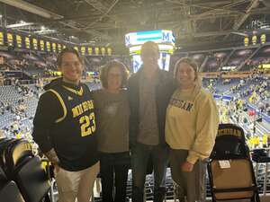 Michigan Wolverines - NCAA Men's Basketball vs Youngstown State Penguins