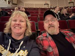 Theresa Caputo Live: the Experience