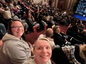 Theresa Caputo Live: the Experience