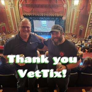 Theresa Caputo Live: the Experience