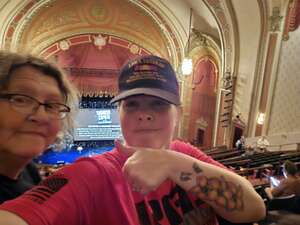 Theresa Caputo Live: the Experience