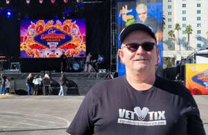 Guy's Flavortown Tailgate With Dustin Lynch and Diplo